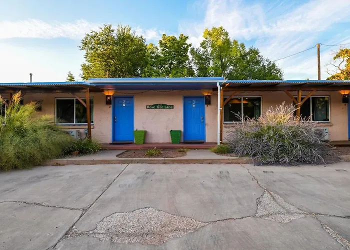 Adventure Haven Near Downtown - Rose Tree 3