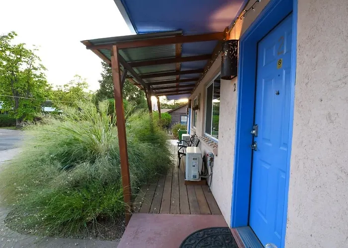 Adventure Haven Near Downtown - Rose Tree 3